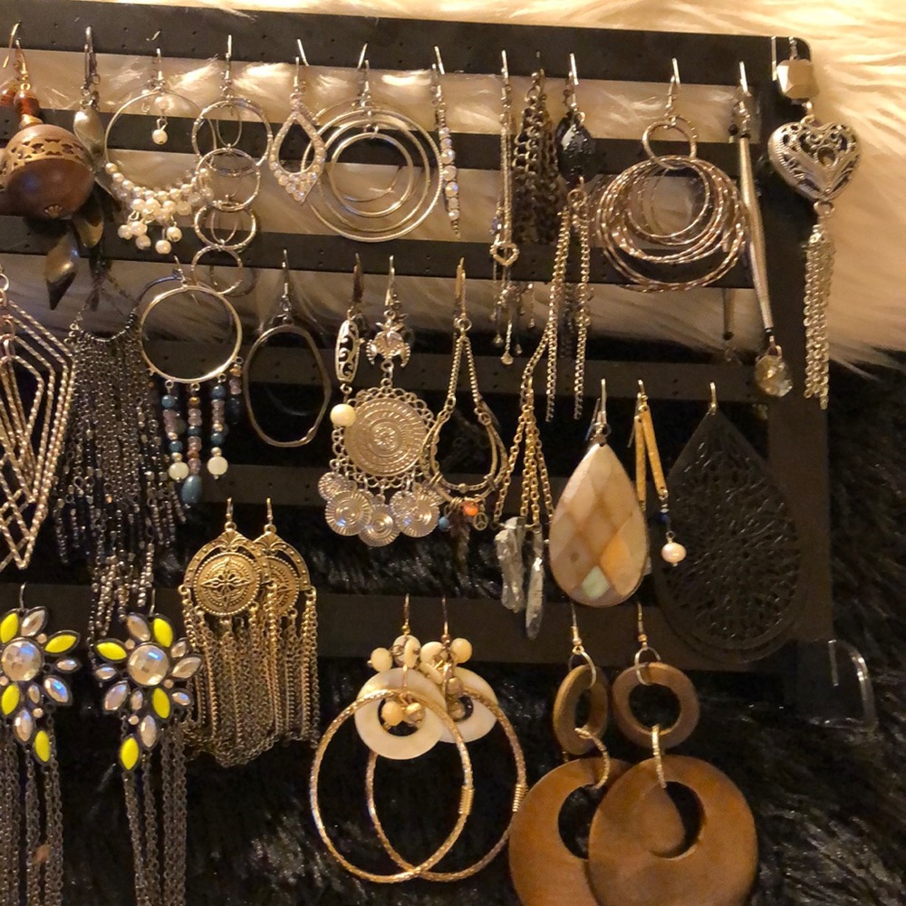Earring Collection - Picture 3 of 6